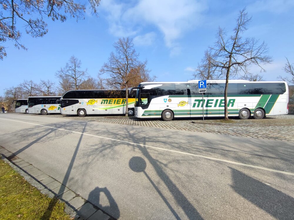 Reisebusse von Meier Reisen f\xc3\xbcr den Werksverkehr zu BMW Regensburg und Audi Ingolstadt